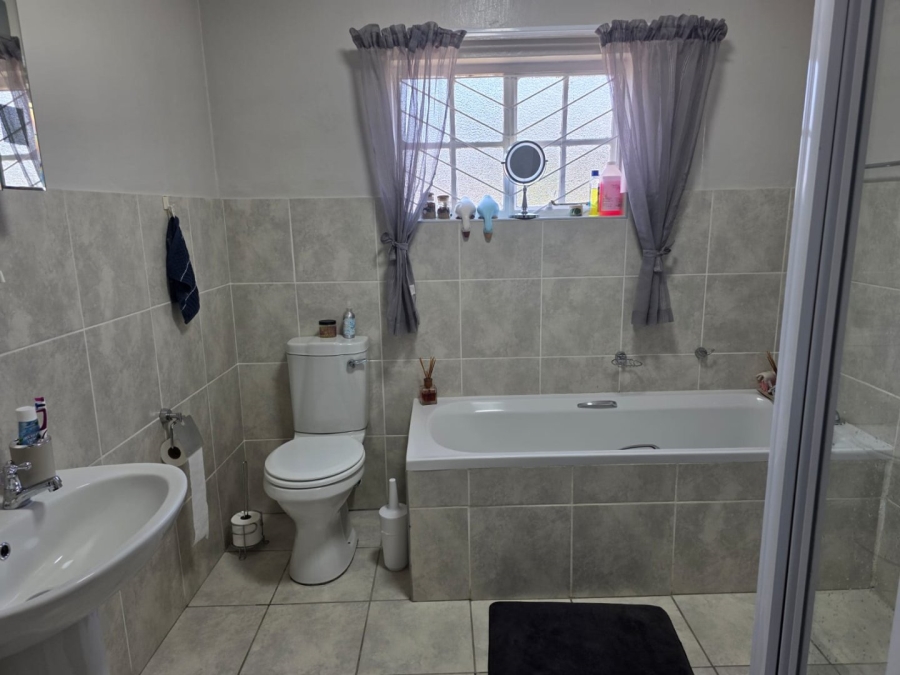  Bedroom Property for Sale in West Bank Western Cape